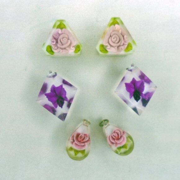 Vintage Reverse Carved Painted Lucite Flower Pieces, 6 Piece Lot, Jewelry Making - Picture 2 of 11